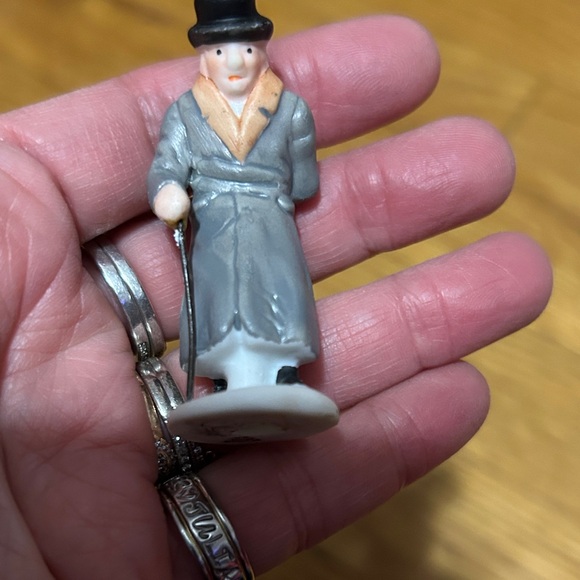 Heritage Village Collection Vintage Ceramic Figurines Set Christmas Carol - Picture 5 of 6